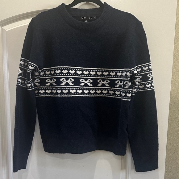 Namirta Knitted Jumper In Peacoat With Fairisle Bow - Picture 4 of 5